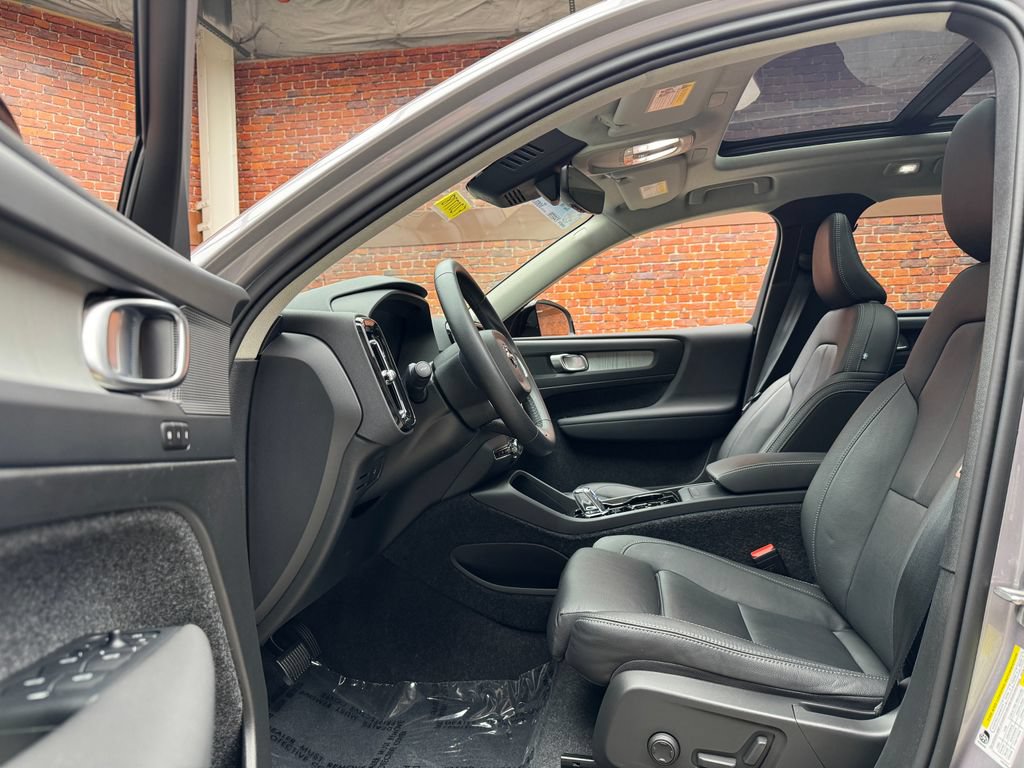 Used 2026 Volvo XC40 B5 Plus AWD/4WD image 23