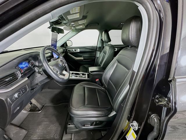 Certified 2022 Ford Explorer XLT w/ Equipment Group 202A image 28