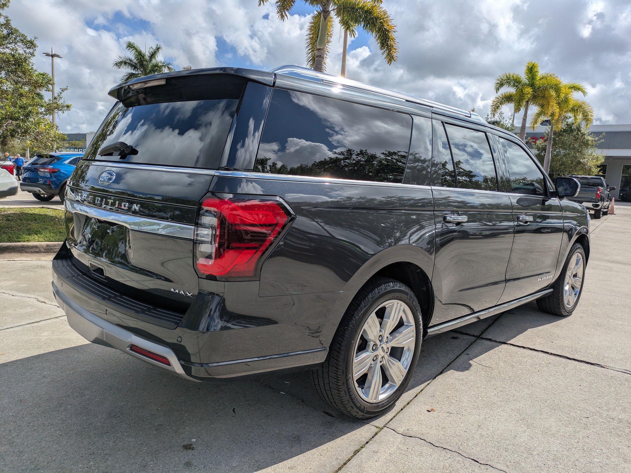 Certified 2023 Ford Expedition Max Platinum AWD/4WD image 4