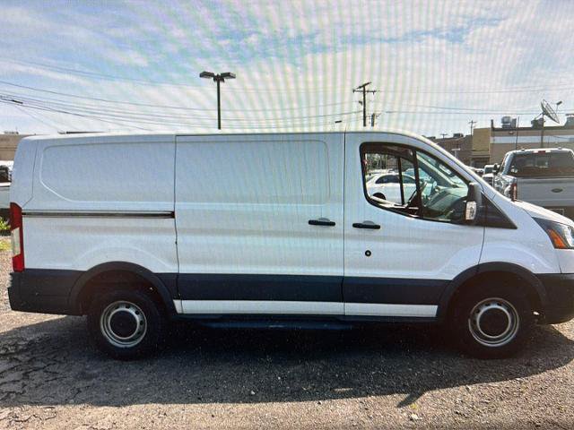 Certified 2018 Ford Transit 250 130 Low Roof RWD image 4