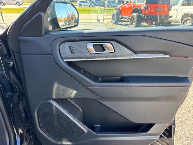Certified 2025 Ford Explorer ST-Line w/ ST-Line Street Pack AWD/4WD image 19