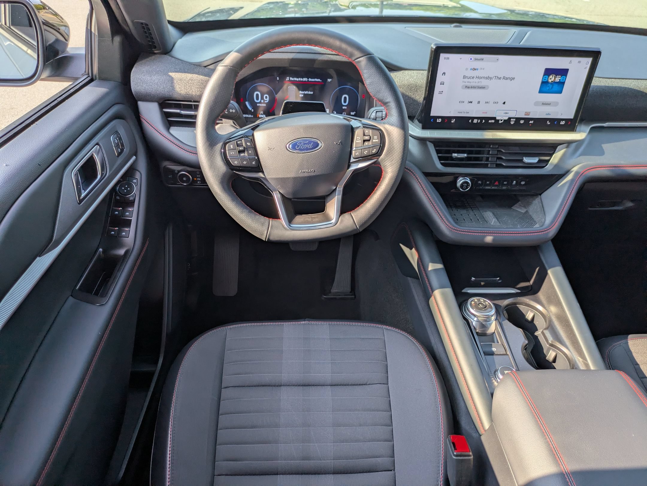 Certified 2025 Ford Explorer ST-Line w/ Premium Package AWD/4WD image 33