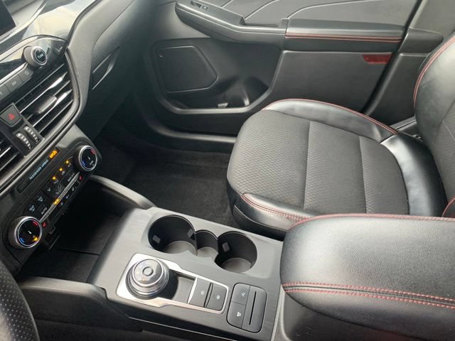 Certified 2025 Ford Escape ST-Line Select AWD/4WD image 34