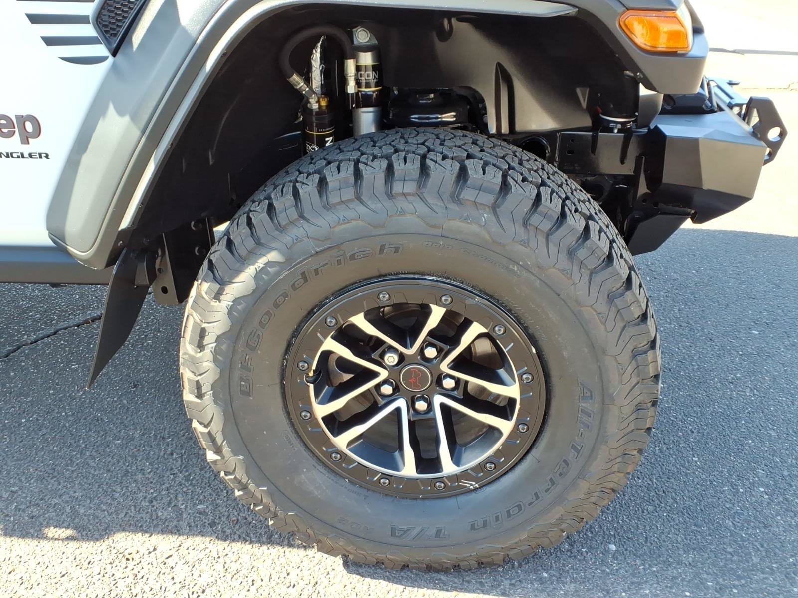 Used 2024 Jeep Wrangler Unlimited Rubicon w/ XTREMEE 35" Tire Package AWD/4WD image 9