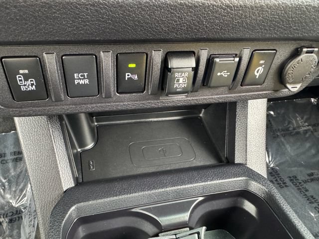 Used 2022 Toyota Tacoma TRD Off-Road w/ Technology Package AWD/4WD image 28
