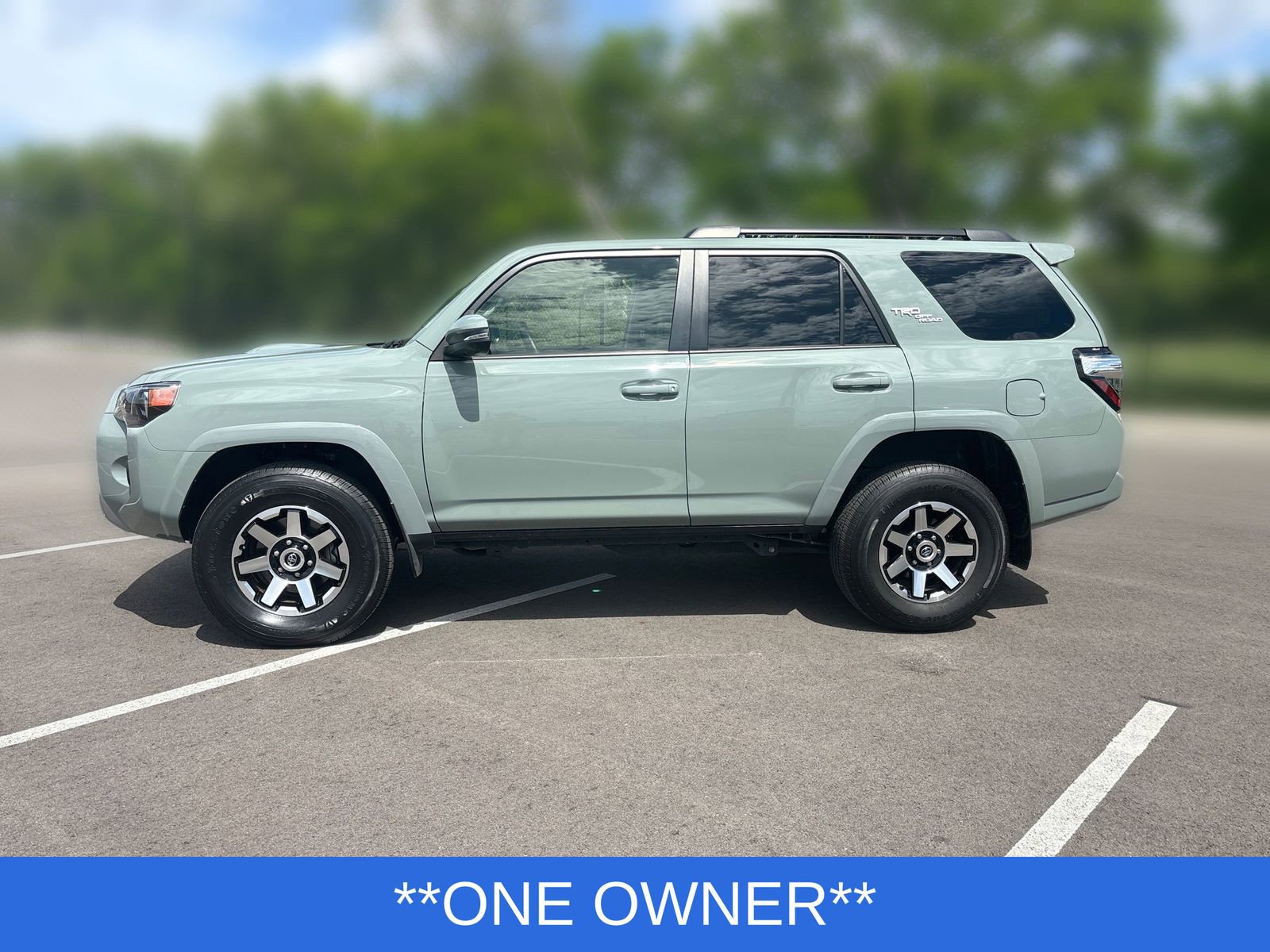 Used 2023 Toyota 4Runner TRD Off-Road Premium w/ Off Road Premium Plus Package AWD/4WD image 3