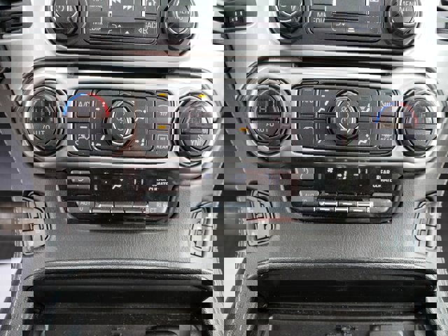 Used 2020 Chevrolet Suburban Premier image 28