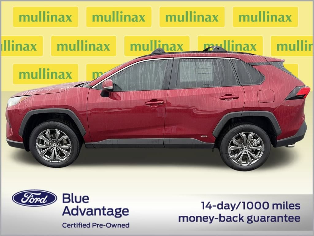 Used 2022 Toyota RAV4 XLE Premium image 12
