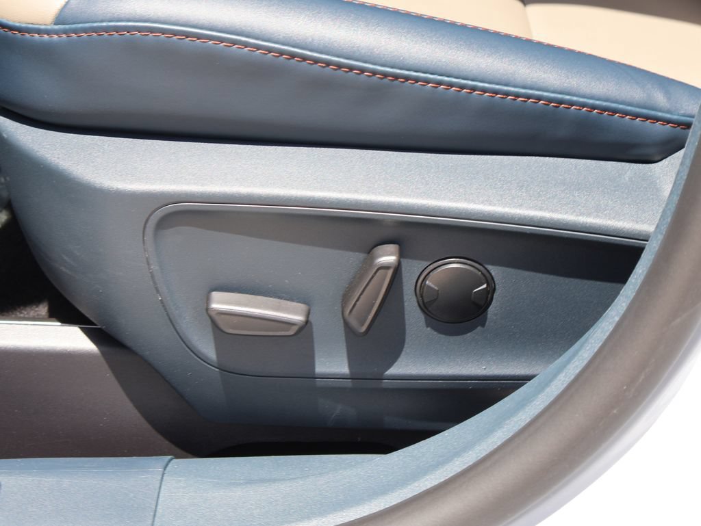 Certified 2025 Ford Maverick Lariat AWD/4WD image 24