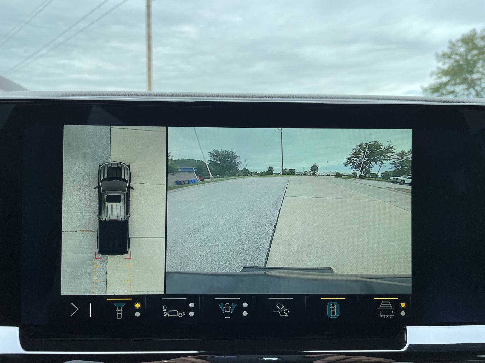 Used 2023 Chevrolet Silverado 1500 ZR2 w/ Technology Package AWD/4WD image 26