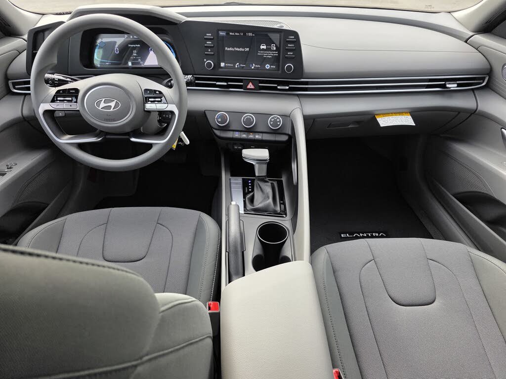 Used 2026 Hyundai Elantra SE FWD image 20