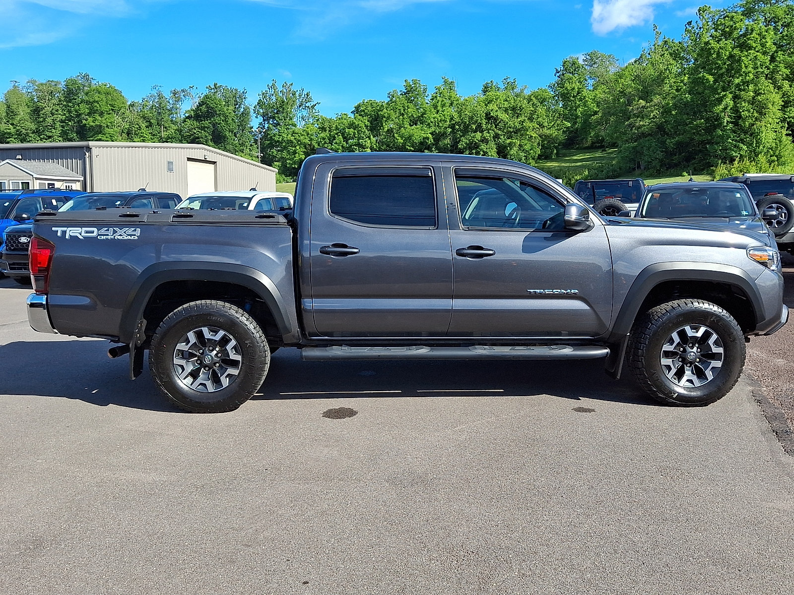 Used 2018 Toyota Tacoma TRD Off-Road AWD/4WD image 12