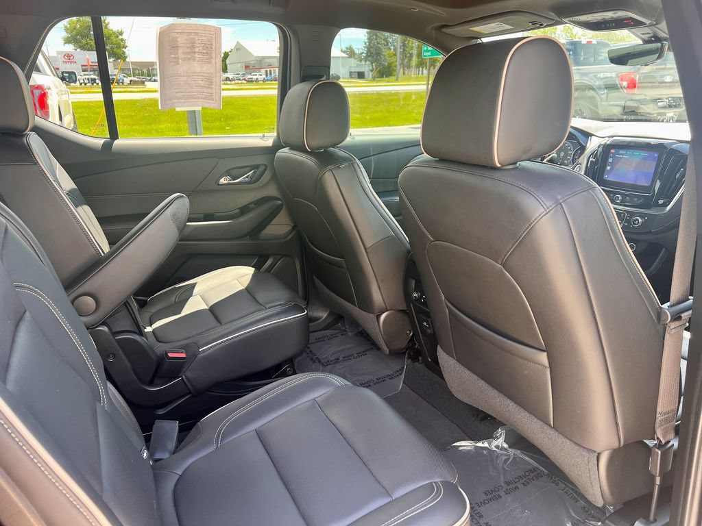 Used 2023 Chevrolet Traverse Premier w/ Redline Edition AWD/4WD image 18