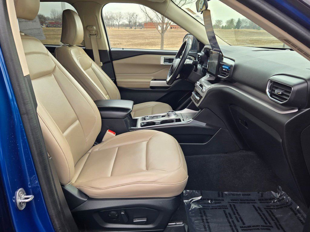 Certified 2023 Ford Explorer XLT w/ Equipment Group 202A image 7
