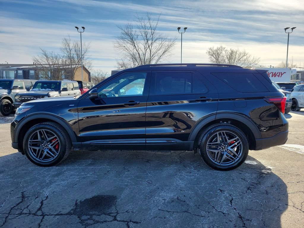 Certified 2025 Ford Explorer ST-Line w/ Premium Package image 7