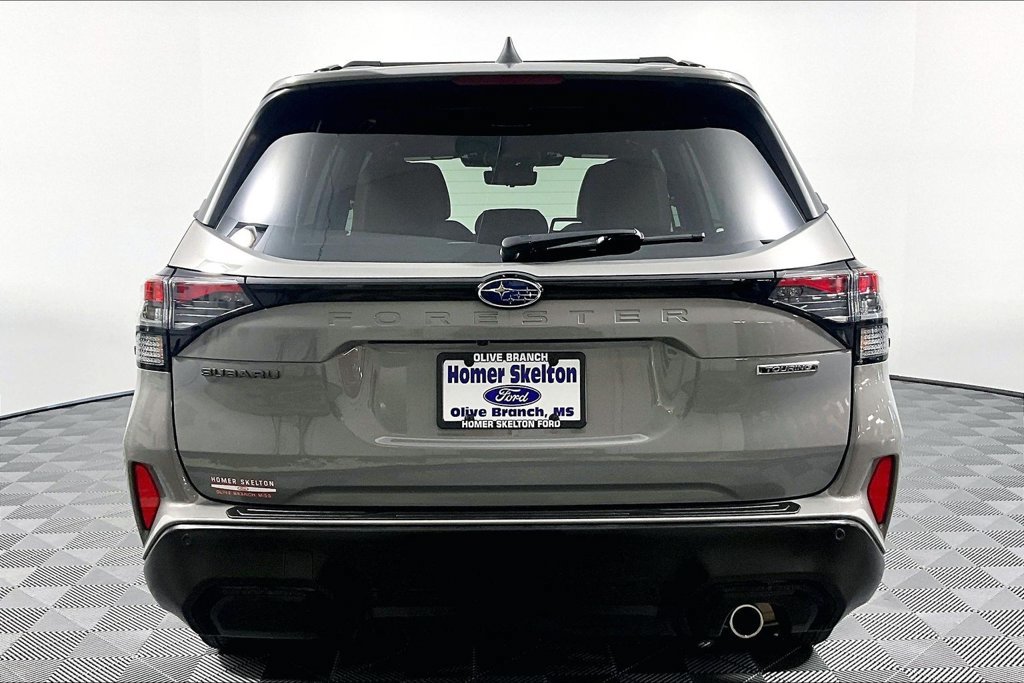 Used 2025 Subaru Forester Touring w/ Popular Package - Touring AWD/4WD image 4