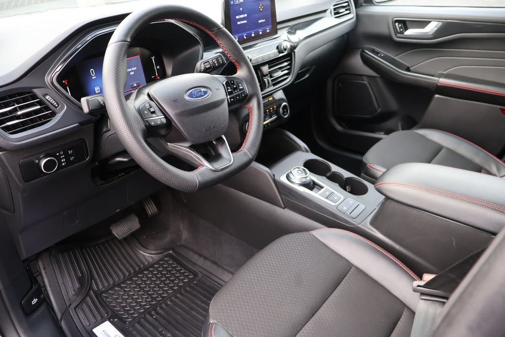 Certified 2025 Ford Escape ST-Line AWD/4WD image 4