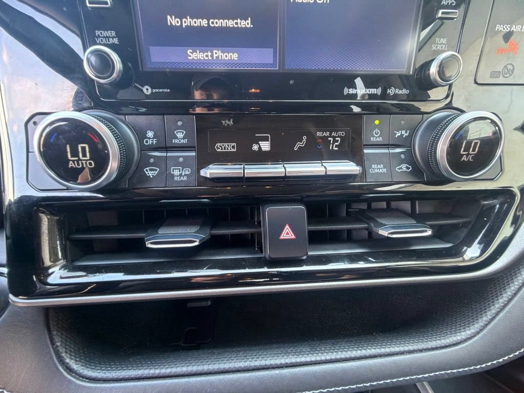 Used 2022 Toyota Highlander XLE AWD/4WD image 28