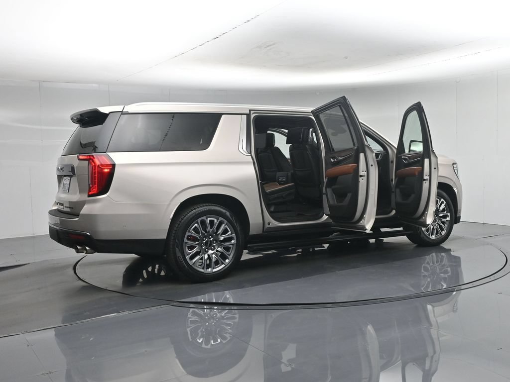 Used 2023 GMC Yukon XL Denali Ultimate AWD/4WD image 6