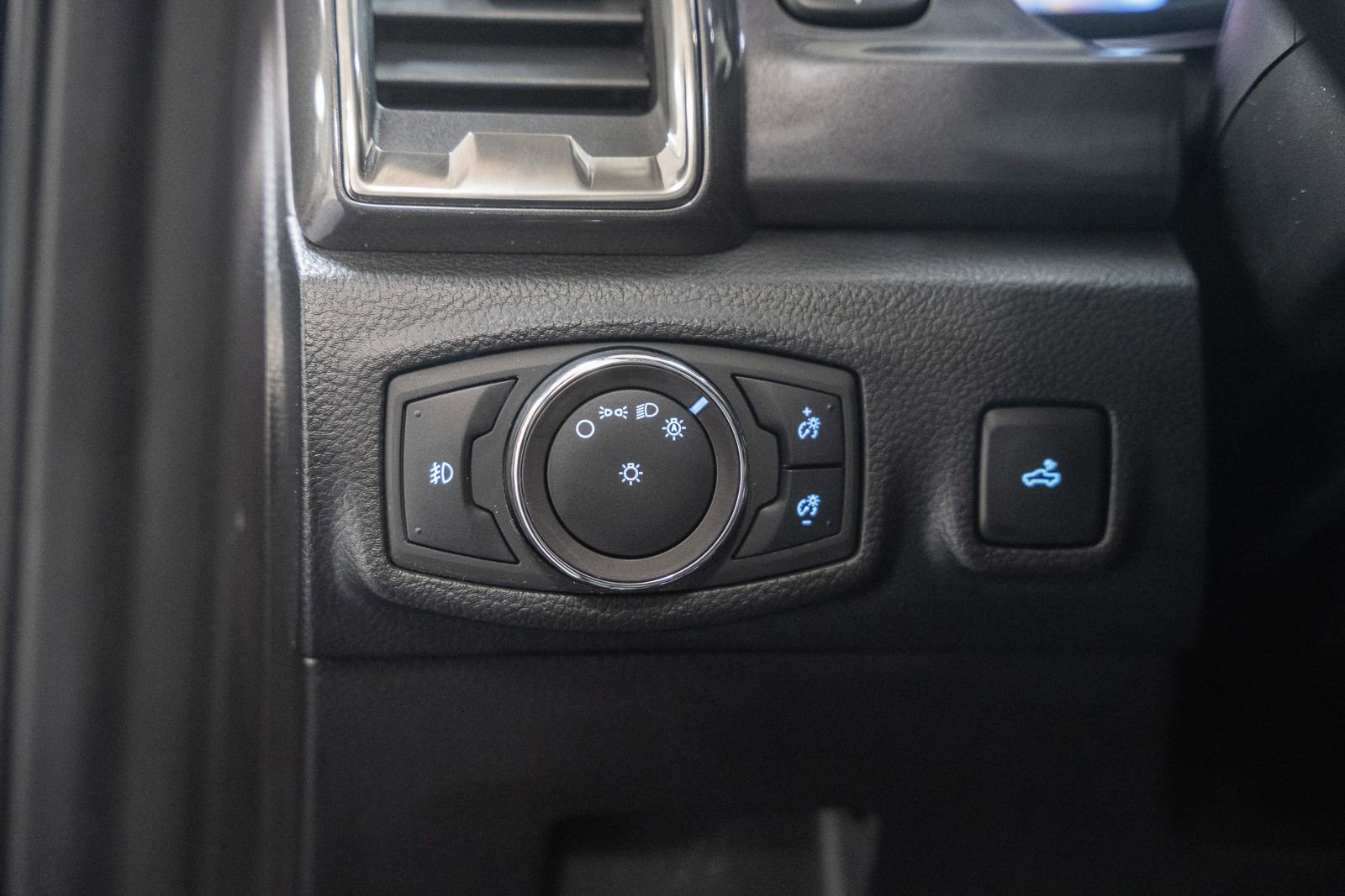 Certified 2019 Ford Ranger Lariat w/ Equipment Group 501A Mid image 49