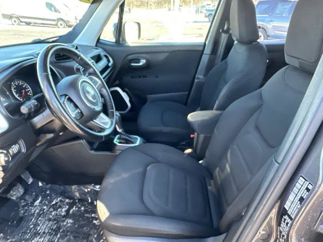 Used 2020 Jeep Renegade Latitude w/ Cold Weather Group image 25