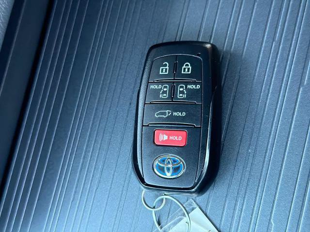 Used 2022 Toyota Sienna XSE w/ XSE Plus Package AWD/4WD image 37