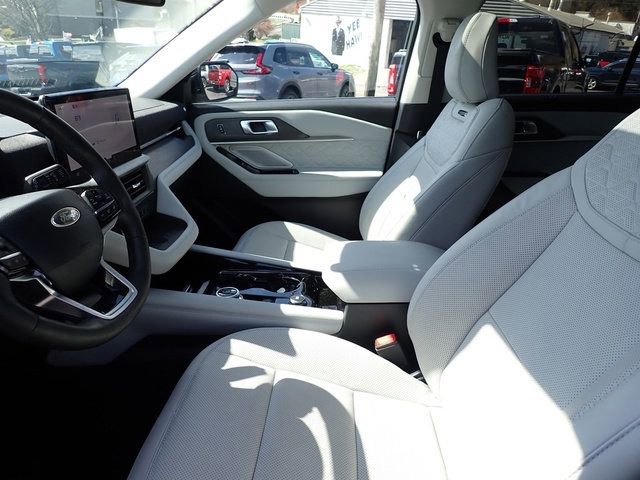 Certified 2025 Ford Explorer Platinum w/ LUX Leather Package AWD/4WD image 16