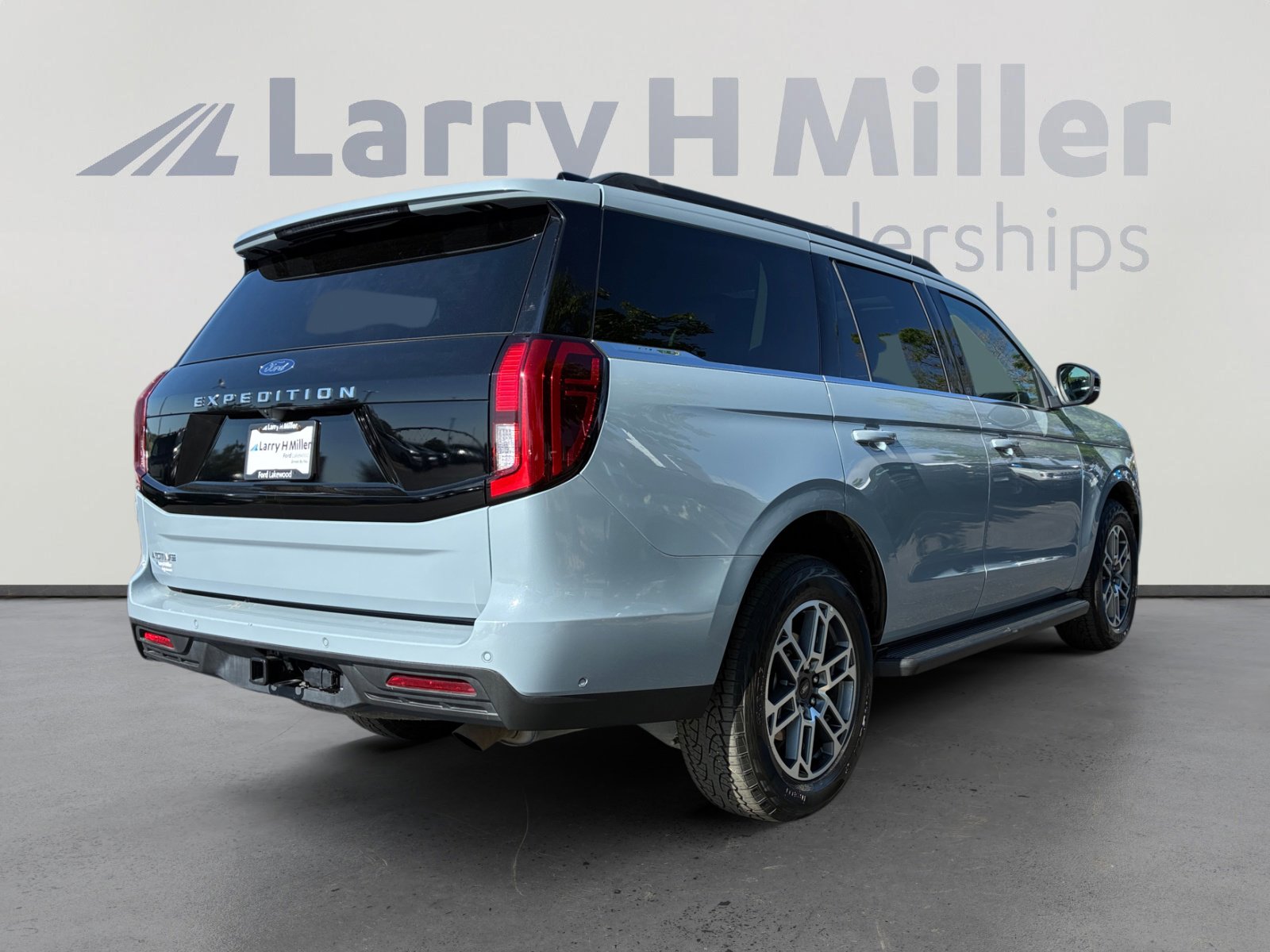 Certified 2025 Ford Expedition Active AWD/4WD image 5