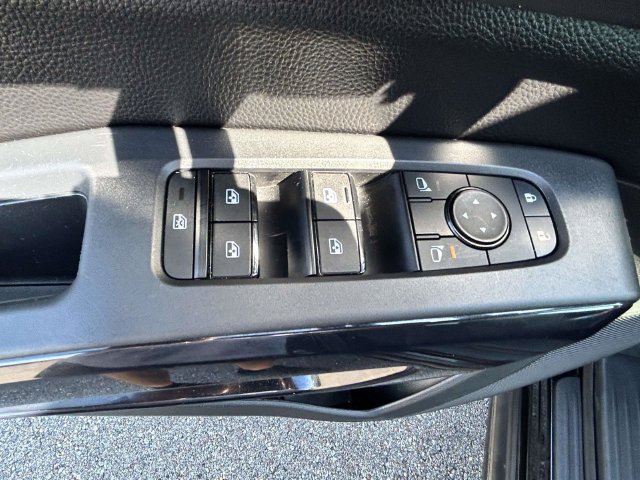 Used 2025 Nissan Pathfinder SV AWD/4WD image 19