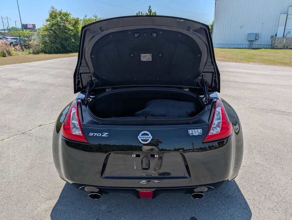 Used 2019 Nissan 370Z Touring RWD image 4