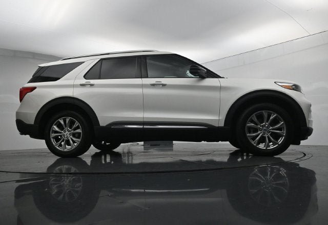 Certified 2023 Ford Explorer Limited w/ Limited Technology Package AWD/4WD image 43