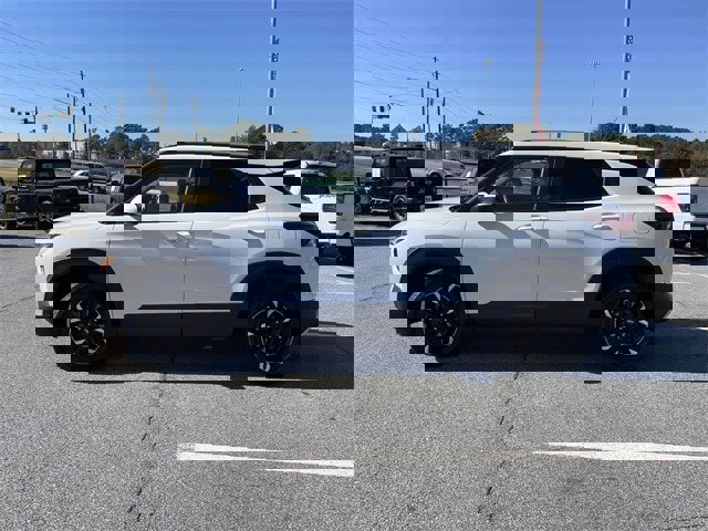 Used 2023 Chevrolet TrailBlazer LT image 28