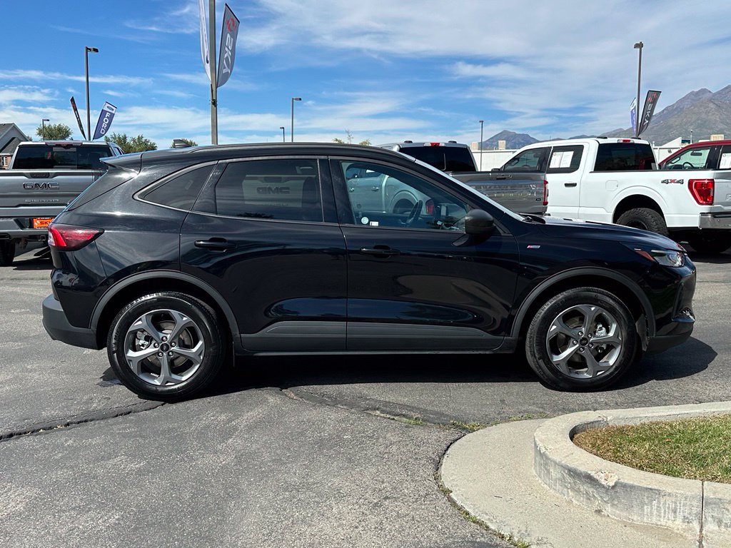 Certified 2025 Ford Escape ST-Line AWD/4WD image 5