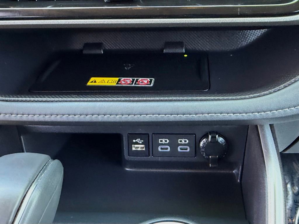 Used 2025 Toyota Highlander XLE FWD image 25