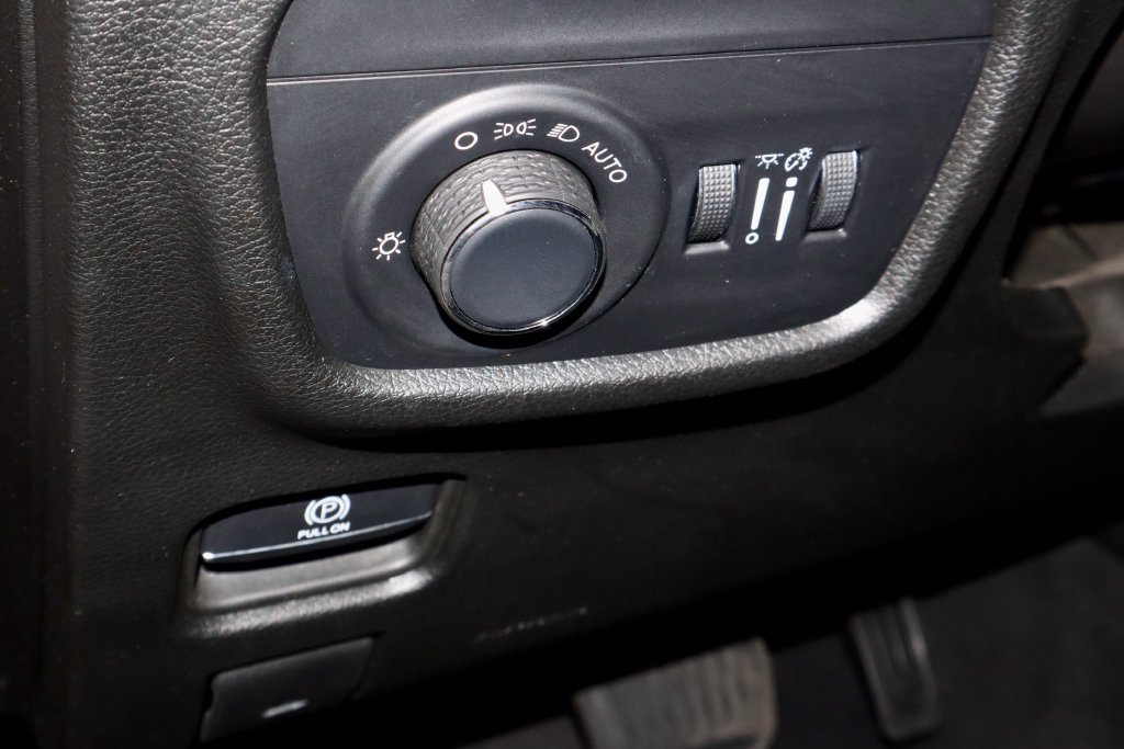 Used 2025 Jeep Grand Cherokee Altitude AWD/4WD image 27