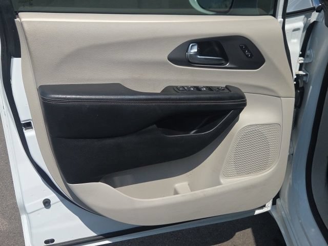 Used 2022 Chrysler Pacifica Touring-L FWD image 28