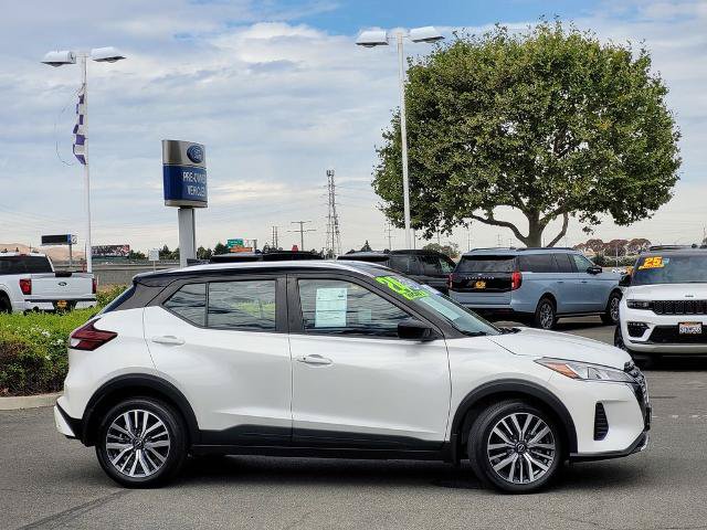Used 2024 Nissan Kicks SV FWD image 3