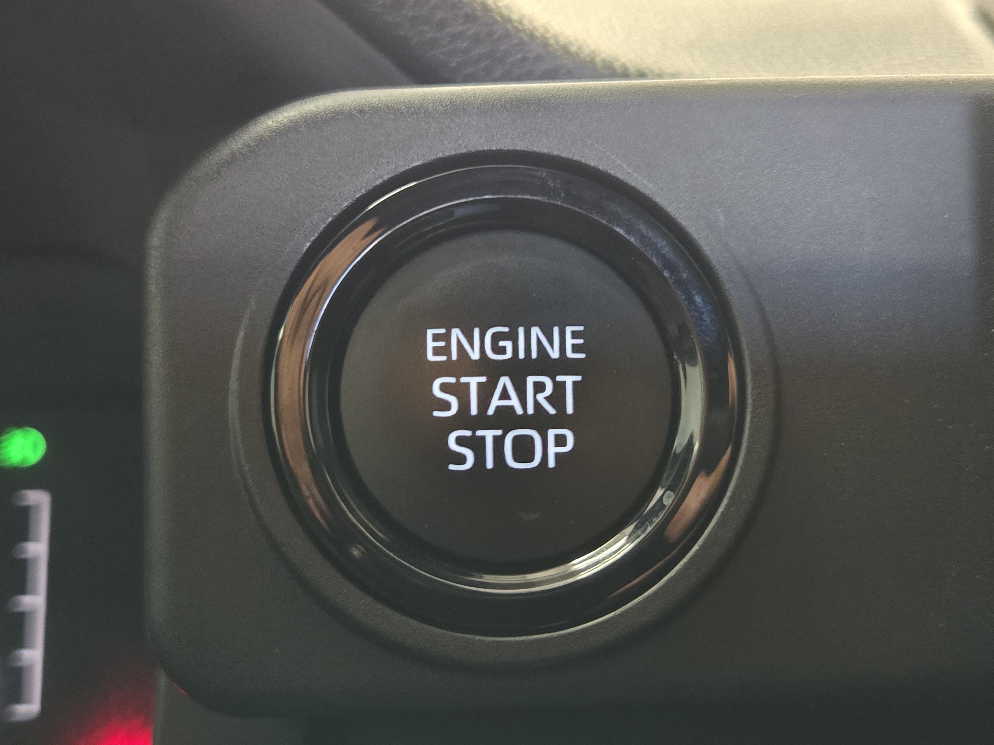 Used 2025 Toyota Tacoma SR5 AWD/4WD image 22