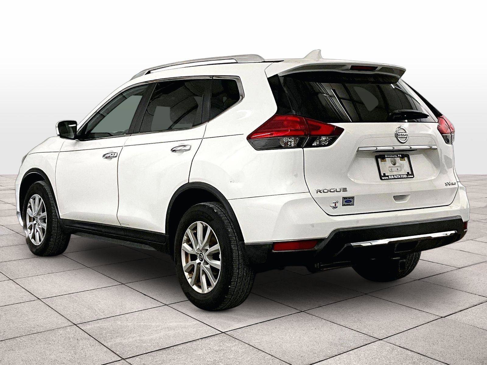 Used 2017 Nissan Rogue SV AWD/4WD image 10