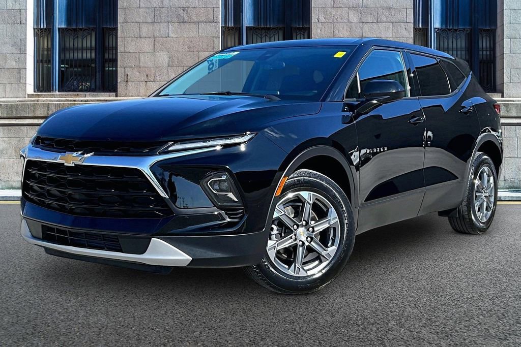 Used 2023 Chevrolet Blazer LT w/ Driver Confidence Package AWD/4WD image 2
