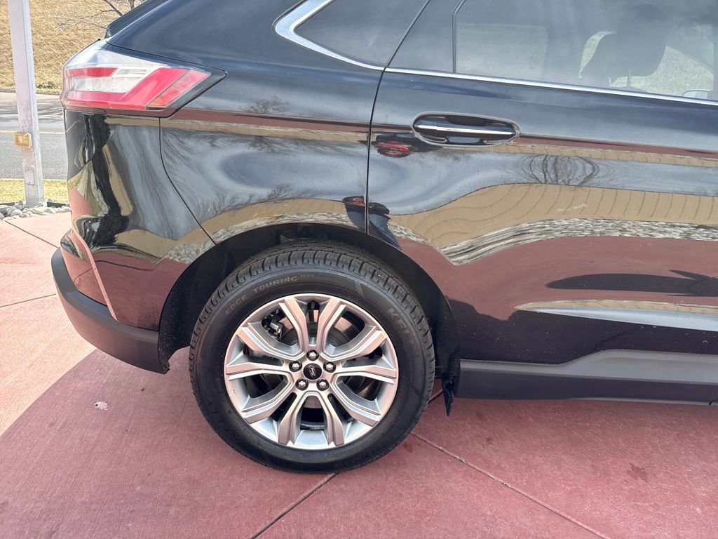 Certified 2024 Ford Edge Titanium AWD/4WD image 31