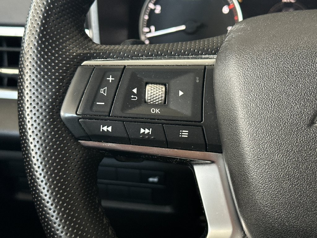 Used 2025 Mitsubishi Outlander SE FWD image 25