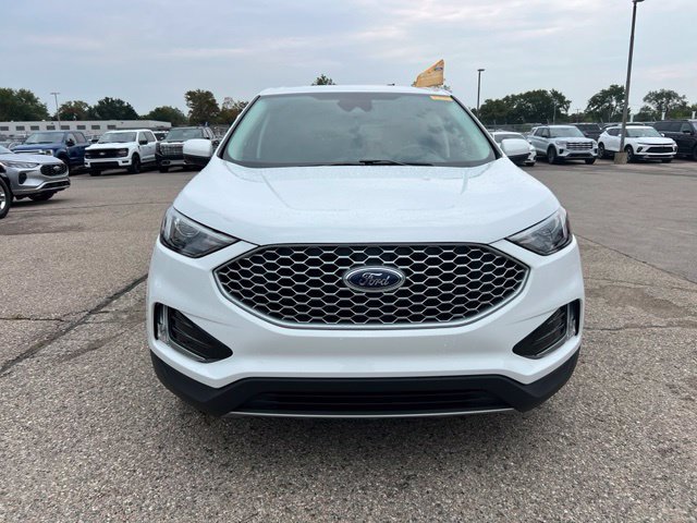 Certified 2024 Ford Edge SEL w/ Convenience Package AWD/4WD image 2