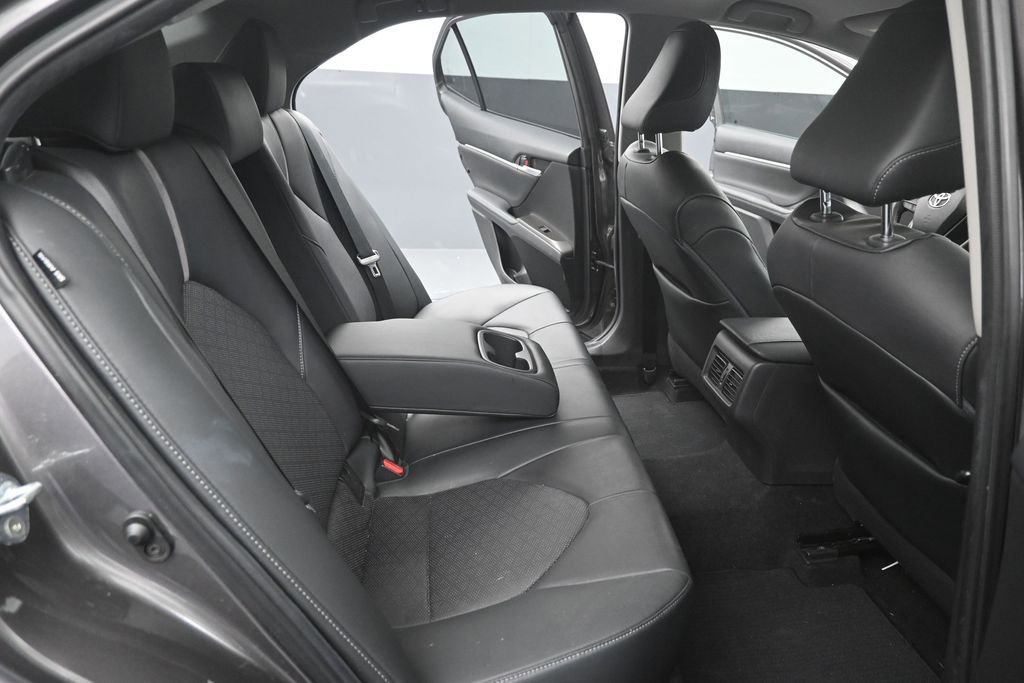 Used 2021 Toyota Camry XSE FWD image 23