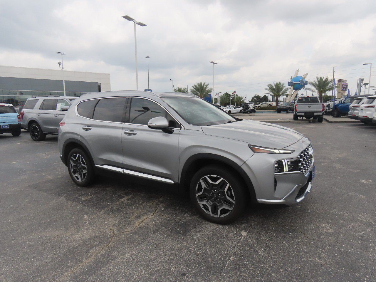Used 2023 Hyundai Santa Fe Limited FWD image 6