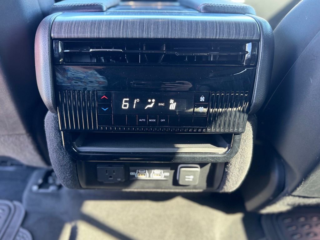 Used 2024 Jeep Wagoneer Series II w/ Flexible Seating Group image 35