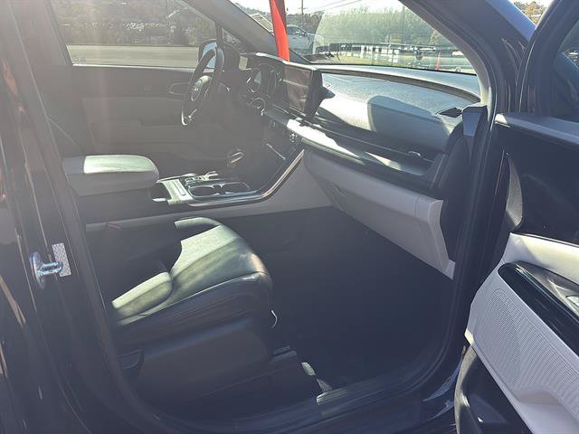 Used 2022 Kia Carnival EX FWD image 19
