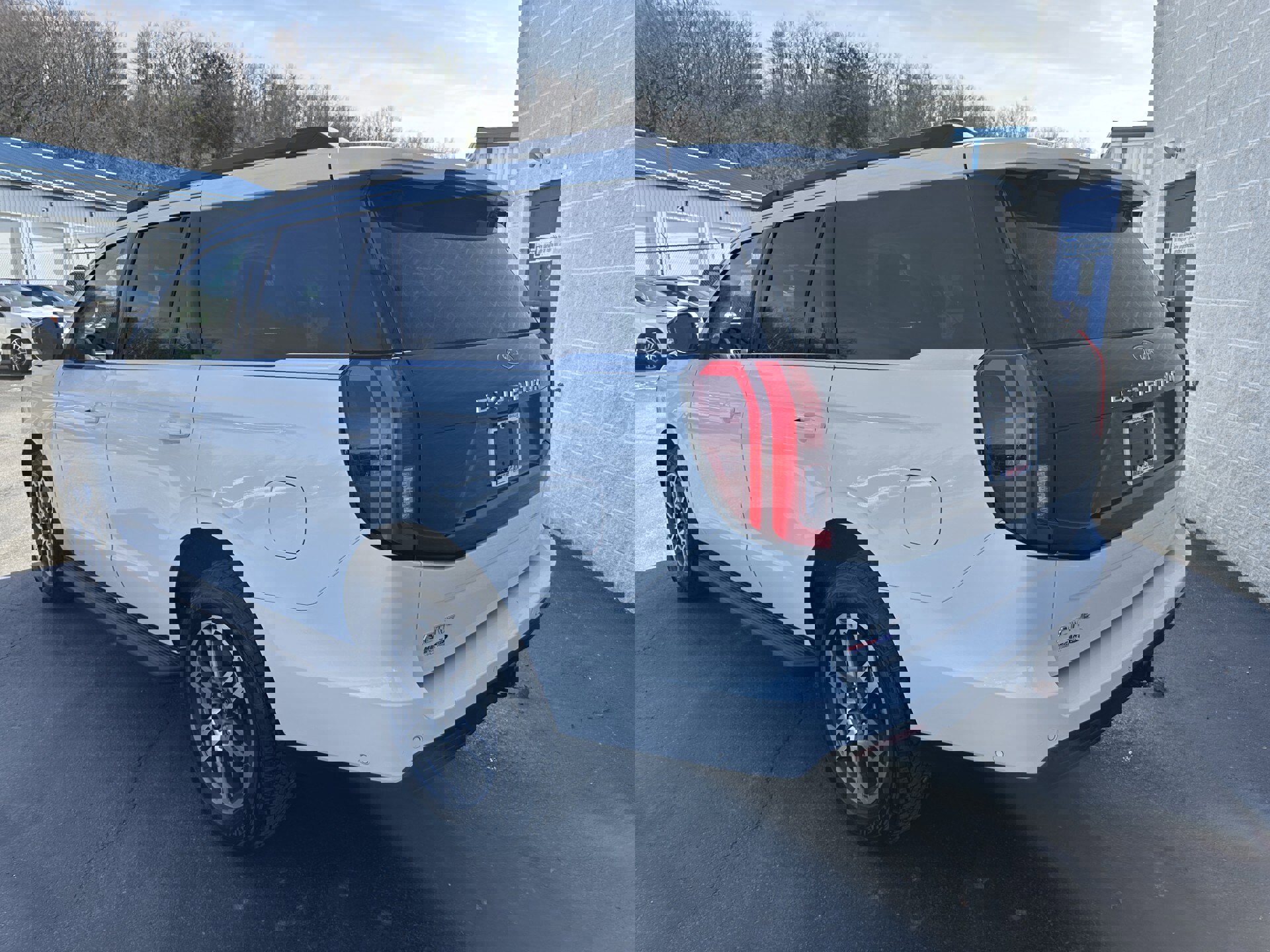 Certified 2025 Ford Expedition Active image 4