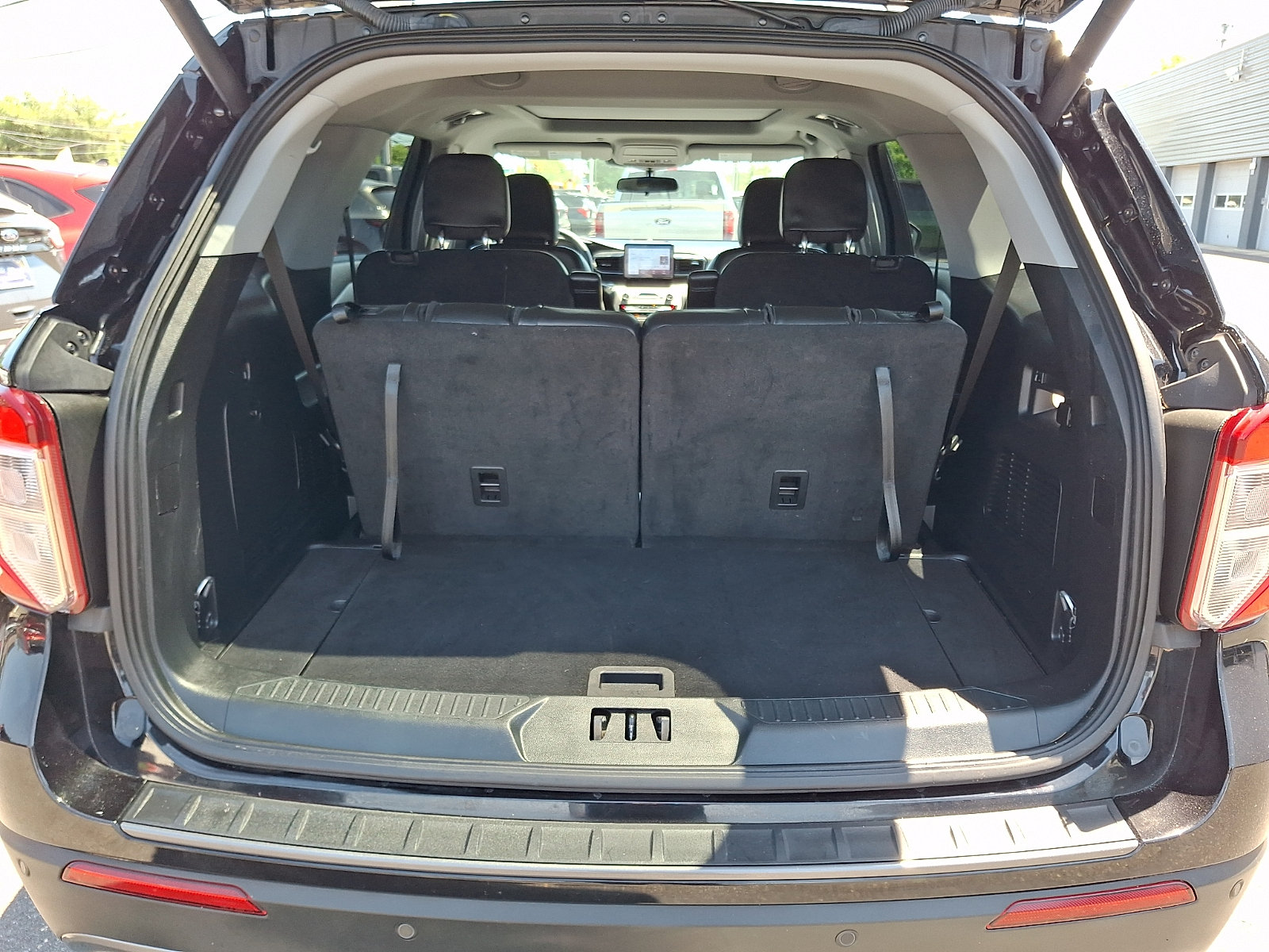 Certified 2023 Ford Explorer XLT w/ Equipment Group 202A AWD/4WD image 30
