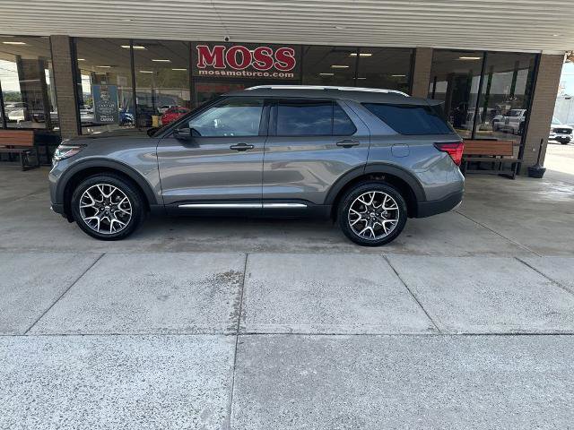 Certified 2025 Ford Explorer Platinum w/ Ultimate Package AWD/4WD image 7